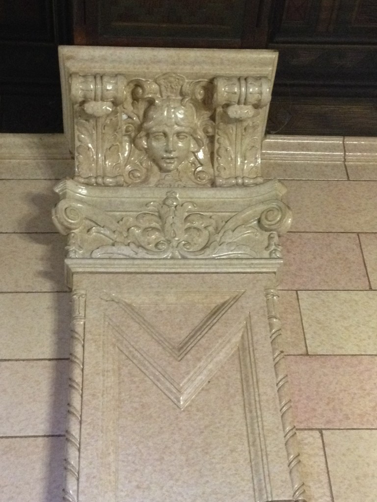 san_jost_postoffice_marble